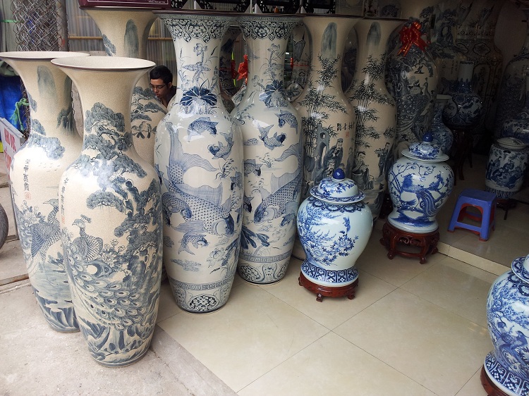 village bat trang hanoi vase